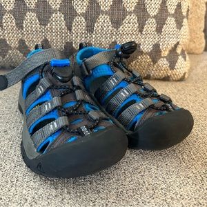 Keen toddler sandal size 10 never worn